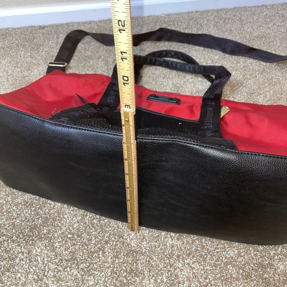 Steve Madden bag overnight carry on travel nylon red & black shoulder strap - Picture 8 of 8